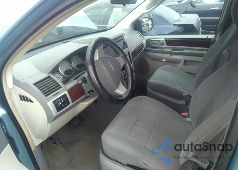 2010 Chrysler Town & Country Touring z USA, uszkodzony, nr VIN 2A4RR5D14AR228906